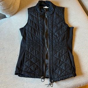 Like-new black women’s vest.